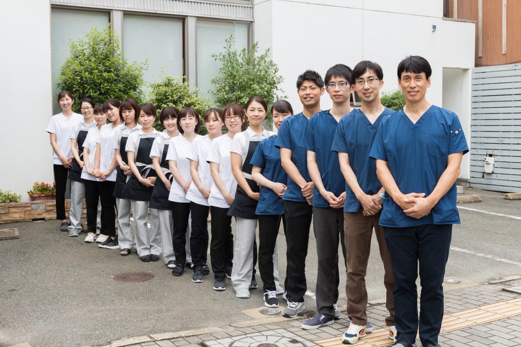 山田院長とやまだホワイトクリニック歯科のスタッフ